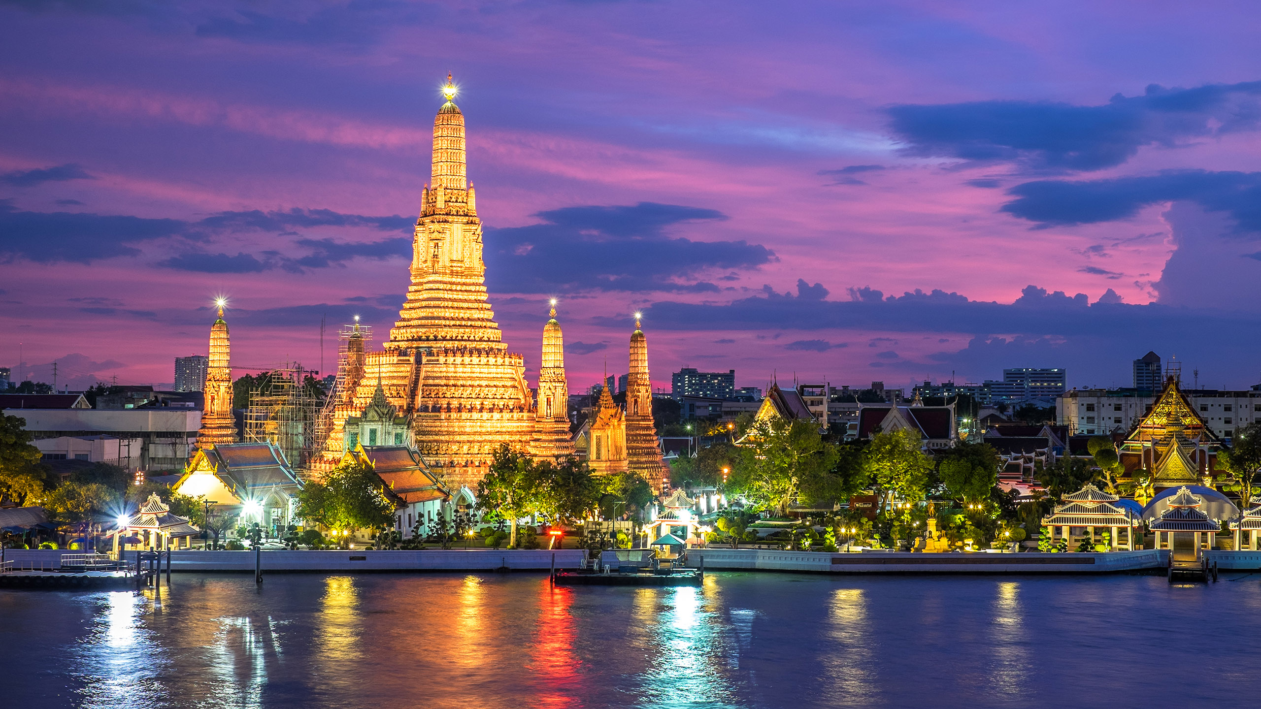 bangkok_0000_thailand-bangkok-chao-phraya-river-shutterstock_219128044